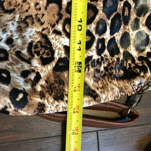 CABRELLI & Co CROSSBODY Leopard Crossbody in Khaki animal print bag. New - Picture 7 of 9